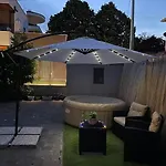 Casa Relax Con Parcheggio E Jacuzzi , Vicino Al Mare E Al Centro