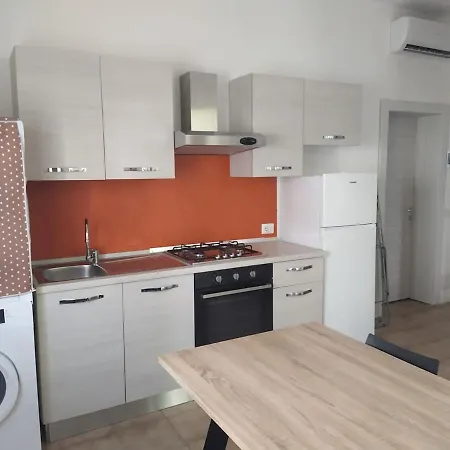 Casa Relax Con Parcheggio E Jacuzzi , Vicino Al Mare E Al Centro Lejlighed *