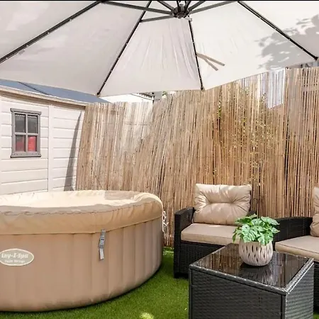 Appartamento Casa Relax Con Parcheggio E Jacuzzi , Vicino Al Mare E Al Centro *